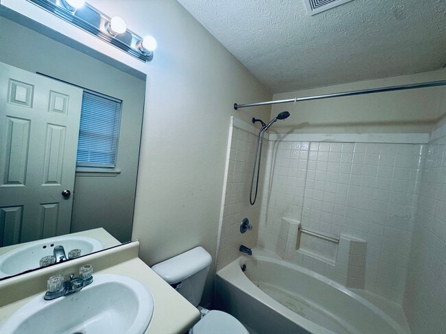 Building Photo - Great House on Wiggington Road