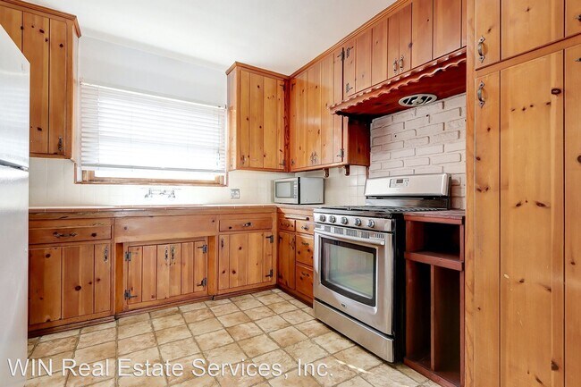 Building Photo - 3 br, 1.5 bath House - 1905 Curtis Ave