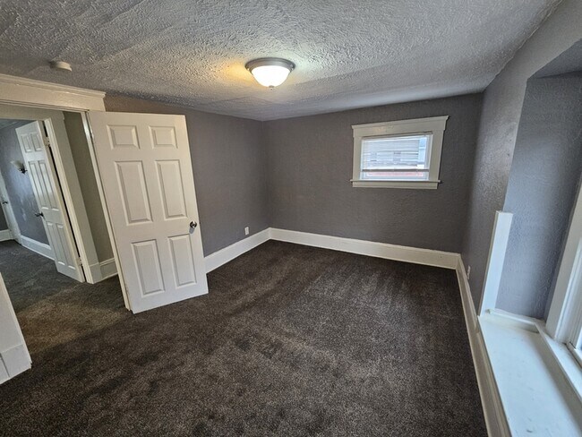 Building Photo - 17005 Grovewood Ave