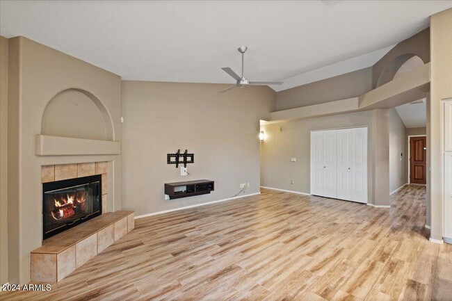 Building Photo - 5623 E Gelding Dr