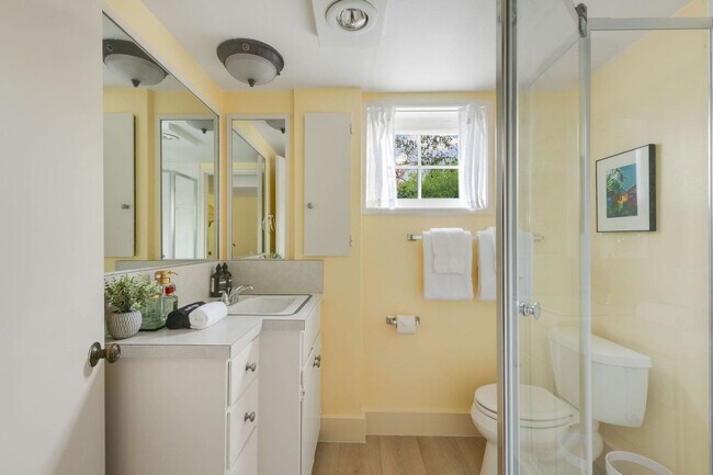 Building Photo - 1850 Castellana Rd