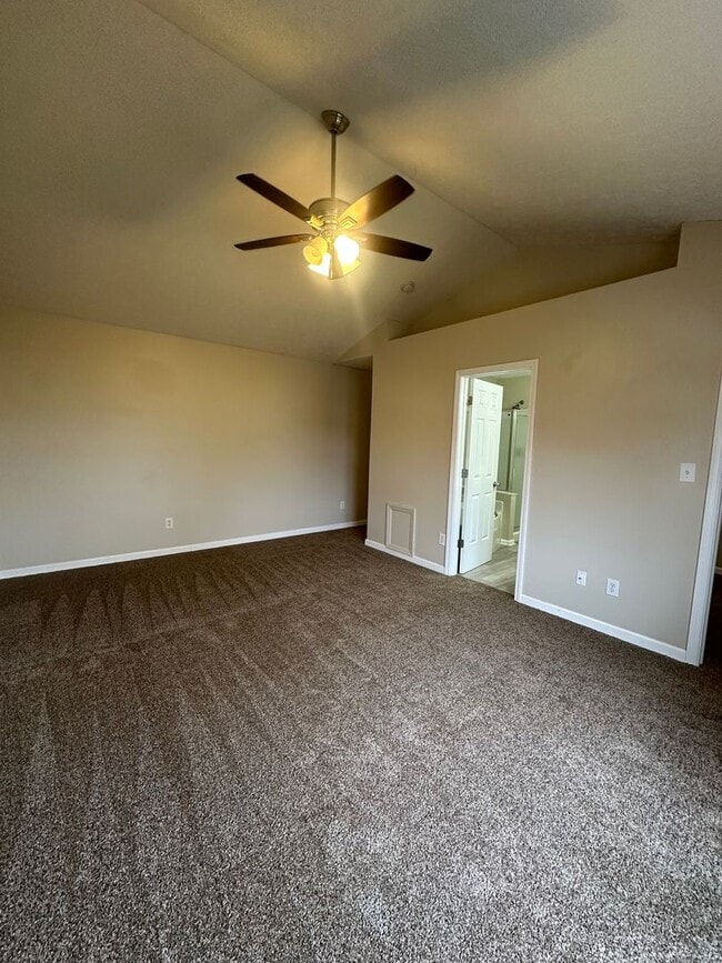 Building Photo - 4BR / 2BA Home in Middletown with Two Car Garage For Rent!