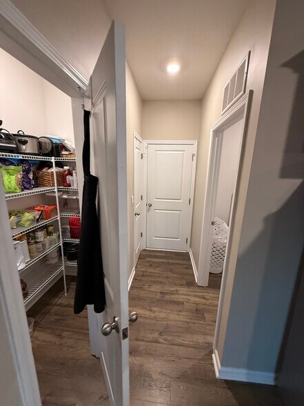 Building Photo - 209 Wheatfield Rd