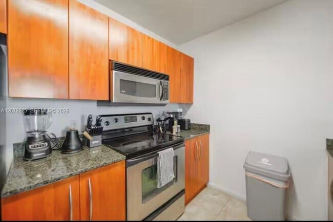Building Photo - 1200 Brickell Bay Dr