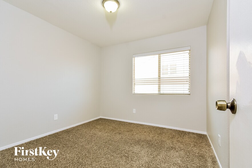 Building Photo - 6046 Evening View St