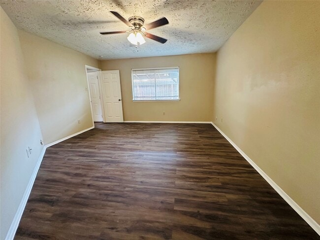 Building Photo - 10826 Laureldale Ct