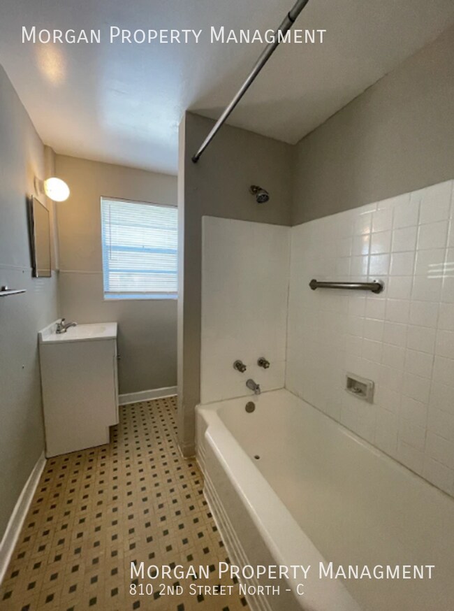 Building Photo - 810 2nd St N