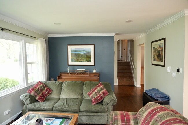 Building Photo - 211 Sandalwood Dr