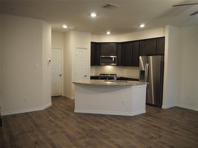 Building Photo - 2407 Klamath Dr