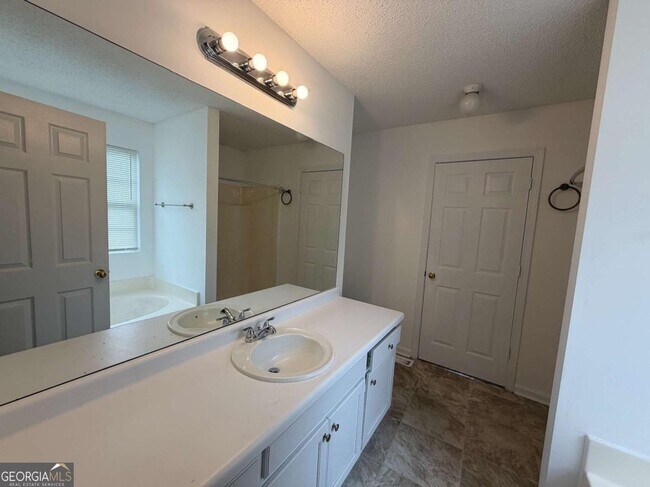 Building Photo - 1613 Fort Perry Way