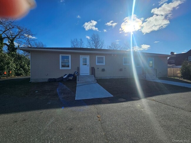 Building Photo - 87 Community Rd