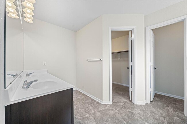 Building Photo - 17907 Acorn Fld Trl