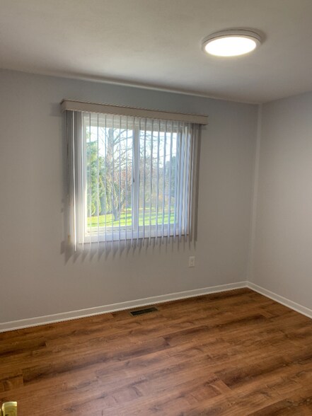 Building Photo - 14 Ferncrest Dr