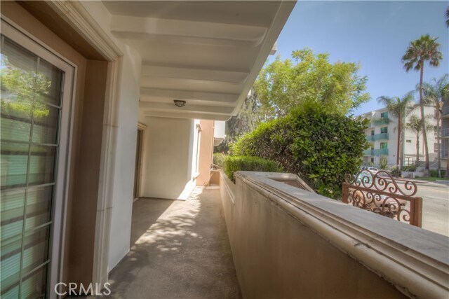 Building Photo - 4551 Coldwater Canyon Ave