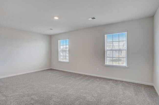 Building Photo - Modern 5-Bedroom Home Near Troutman – Showings Start November 17th