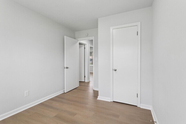 Building Photo - 3BR/1BA Renovated Brick Rancher | 1-Car Garage | Hampton – Coliseum Central