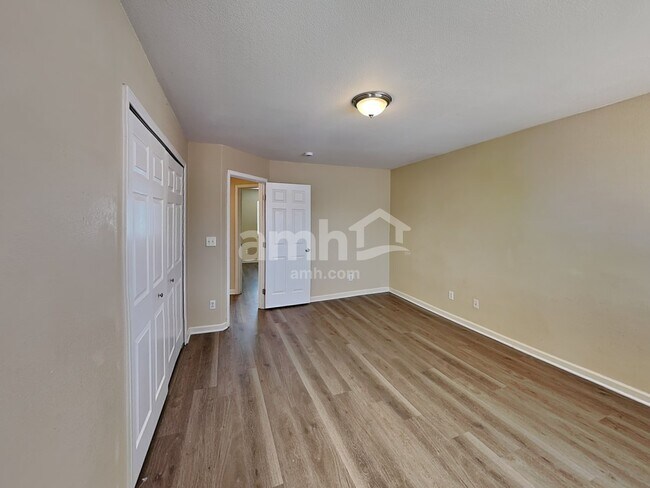 Building Photo - 4712 Sebring Dr