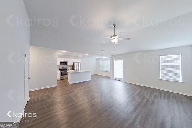 Building Photo - 205 Redwood Ct