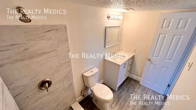 Building Photo - 3700 Idlebrook Cir