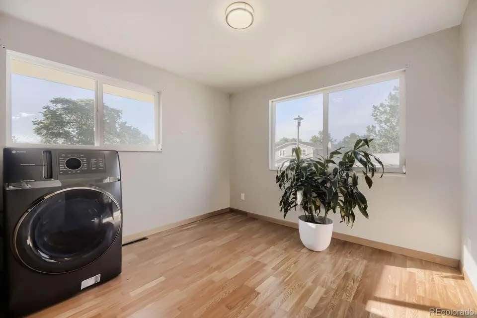 Building Photo - 7056 W Rowland Ave
