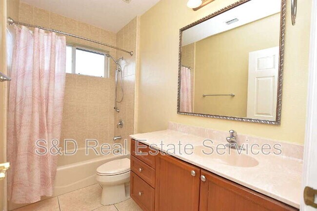 Building Photo - 3203 Highlands Lakeview Cir