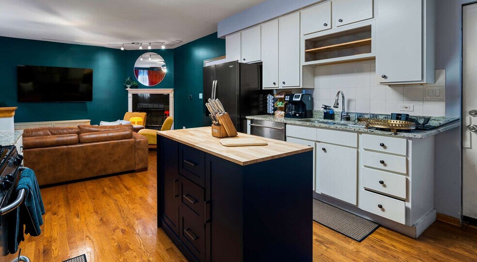 Building Photo - 1418 N Talman Ave