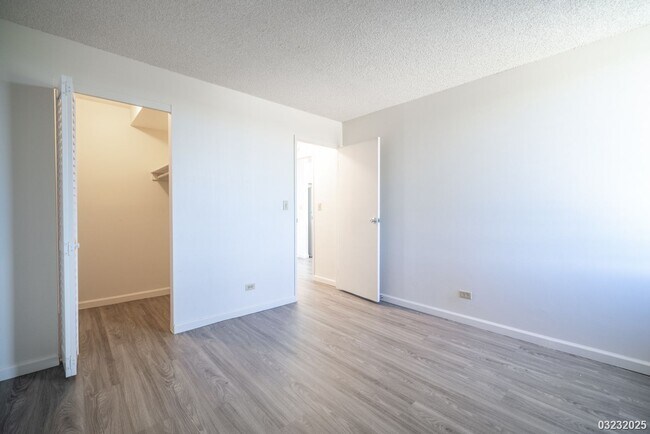 Building Photo - $2,395 / 1br - 514ft2 - The Highlander, 1bdrm, Incls Utilities, Avail April 1st (Aiea)