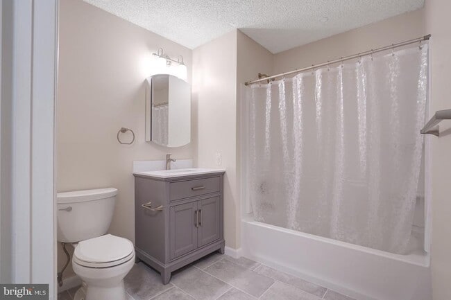 Building Photo - 4420 Aberdeen Dr