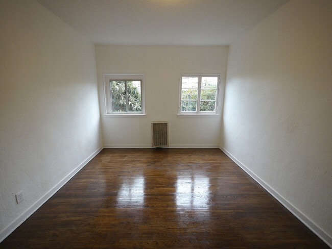 Building Photo - Sycamore