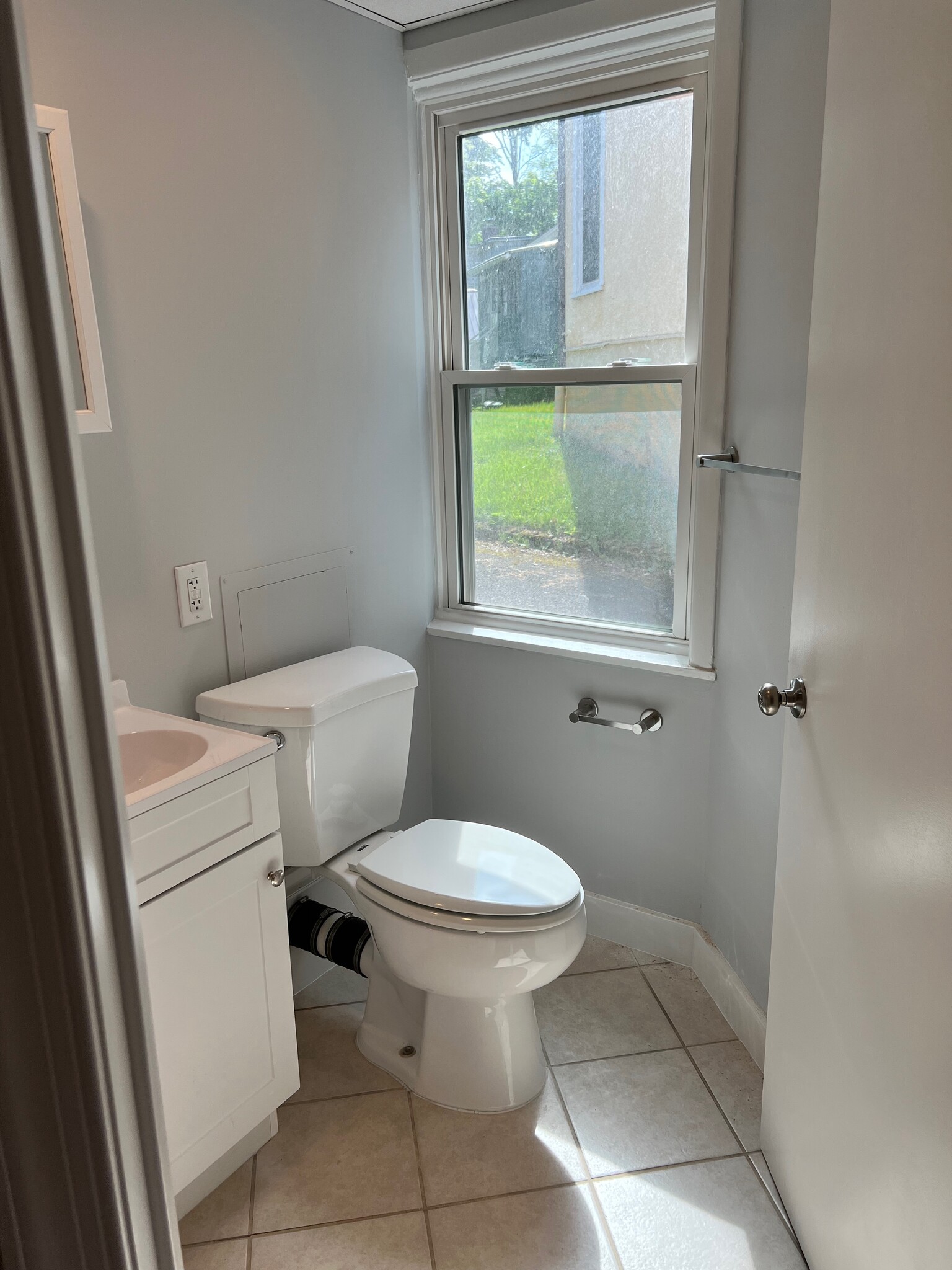 Building Photo - 410 Hillview Plz