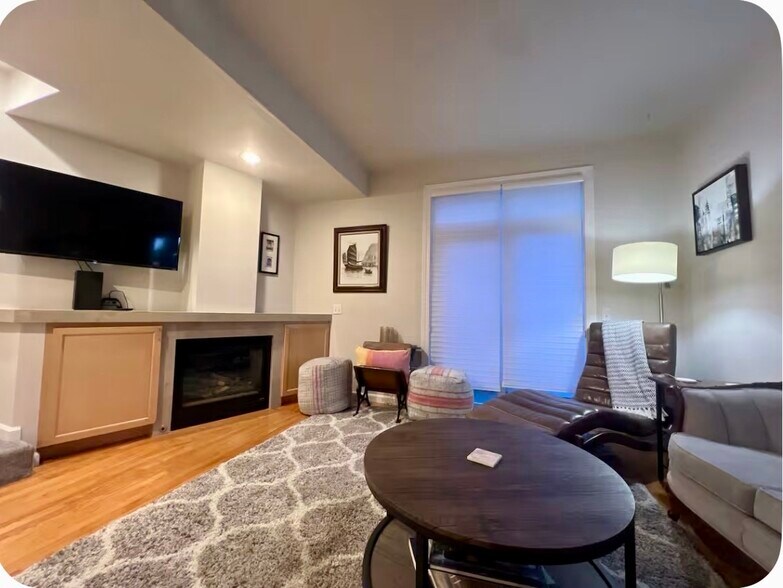 Building Photo - 4135 Chilberg Ave SW