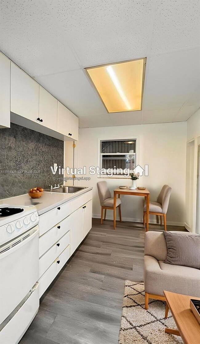 Building Photo - 1913 Harding St