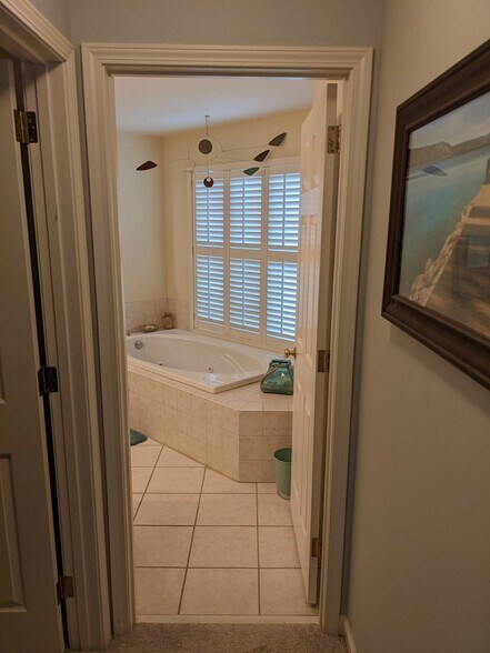View of the entrance to the master large master bath and jacuzzi tub. Walk-in closet to the left. - 424 Commerce Ave