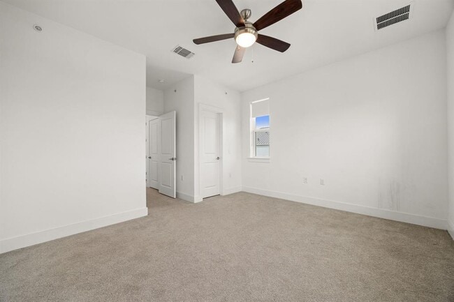 Building Photo - 2409 Simond Ave