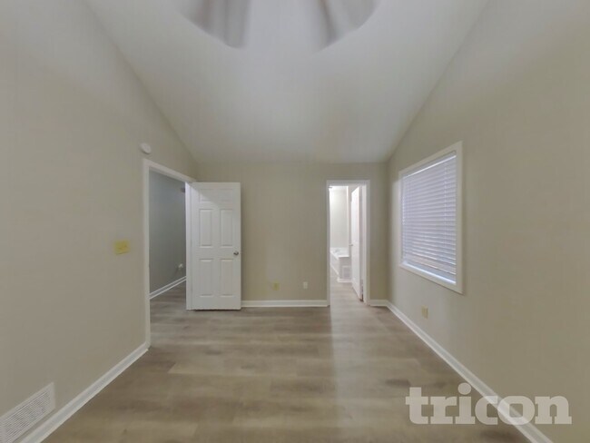 Building Photo - 2407 Windridge Dr NE