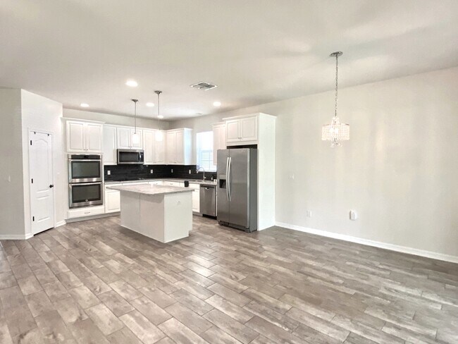 Building Photo - 15575 Hamlin Blossom Ave