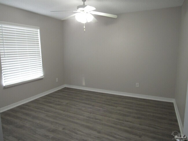 Building Photo - 608 Saleta St