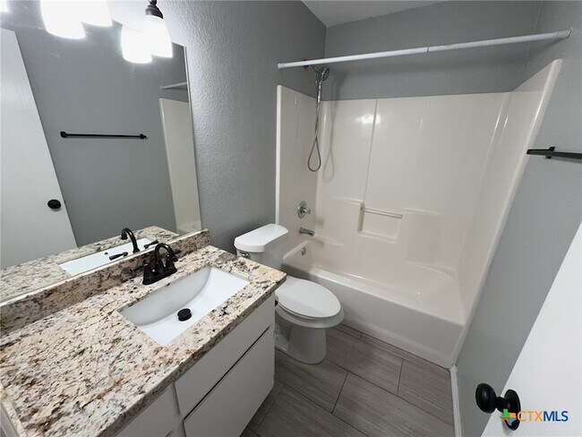 Building Photo - 2611 Littlewood Dr