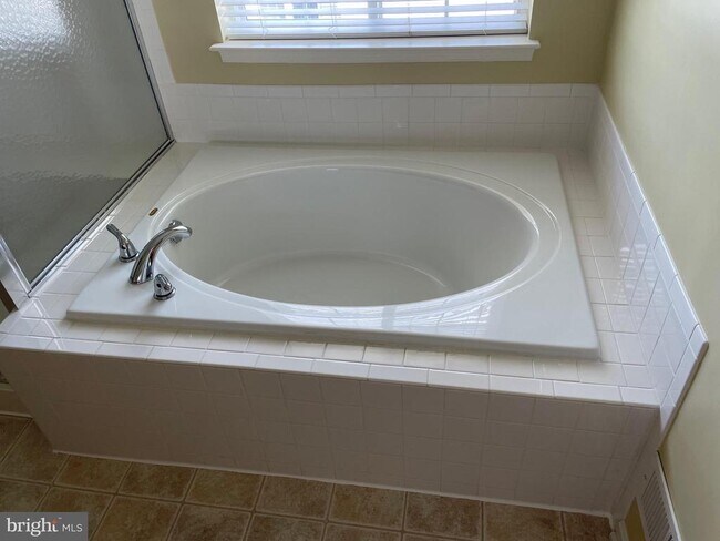 Building Photo - 233 Morlyn Dr