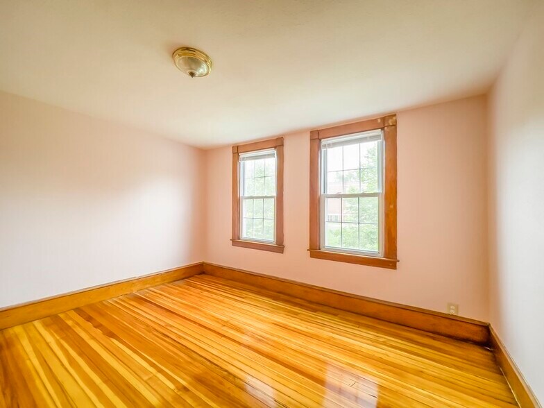 Building Photo - 116 Hampden St