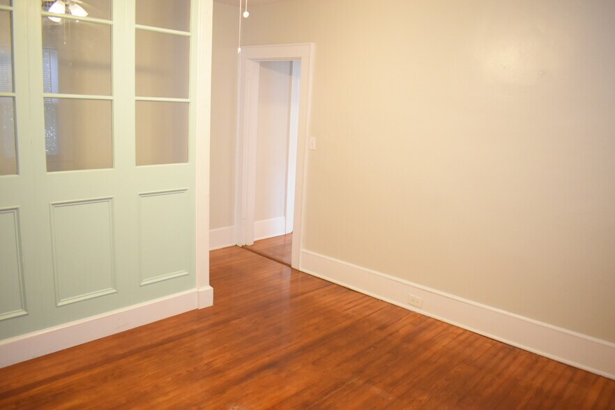 Building Photo - 306 Kenwood Ave