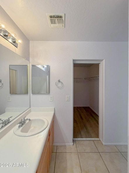 Building Photo - 5216 W Albeniz Pl