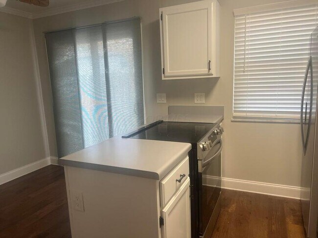 Building Photo - 700 Alta View Ct