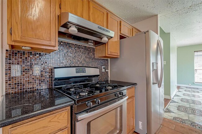 Building Photo - 2026 Sandy Knoll Dr