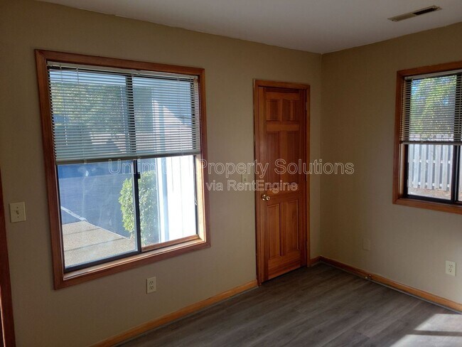 Building Photo - 108 N Kerr Ave