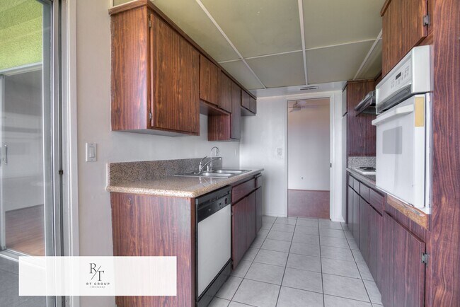 Building Photo - Spacious 2-Bedroom, 2-Bathroom Unit in Prime Monterey Park