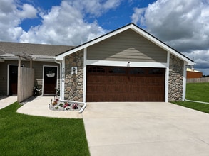 Building Photo - Newly Built, Beautiful Home!