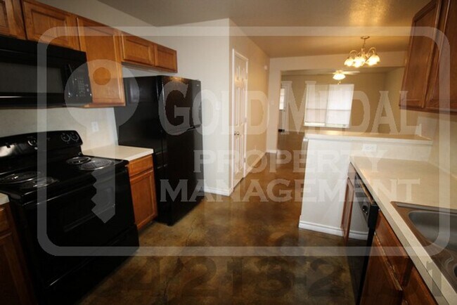 Building Photo - 4008 Cambridge Dr
