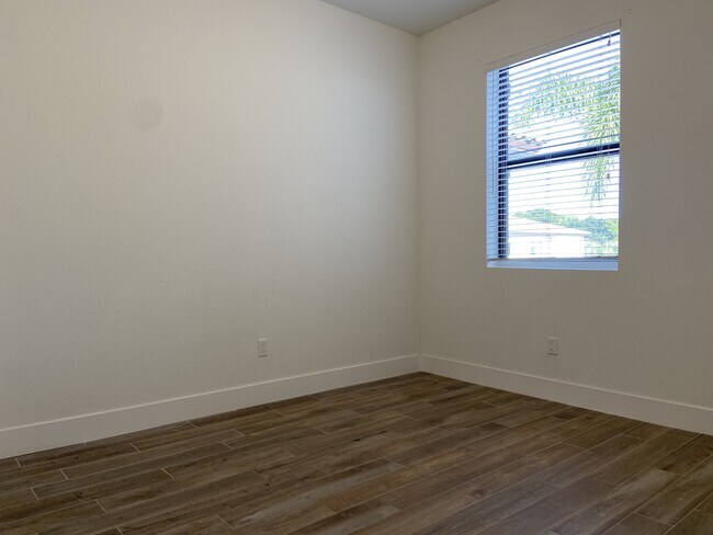 Building Photo - 401 Bella Sol Way