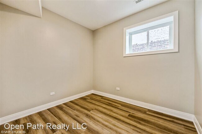 Building Photo - 2141 N Laramie Ave